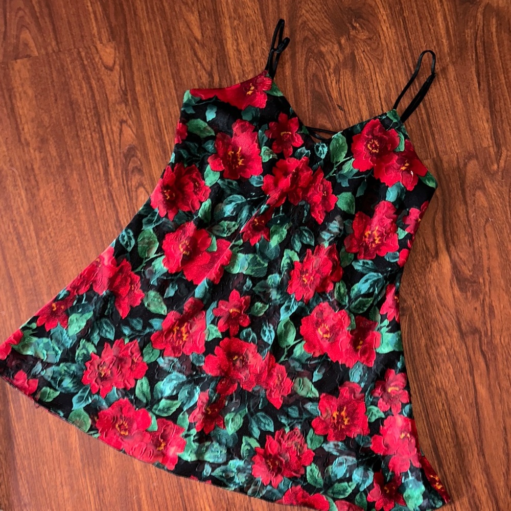 Victoria's Secret Red & Green Floral nightgown with strappy back & a bow! Size L
